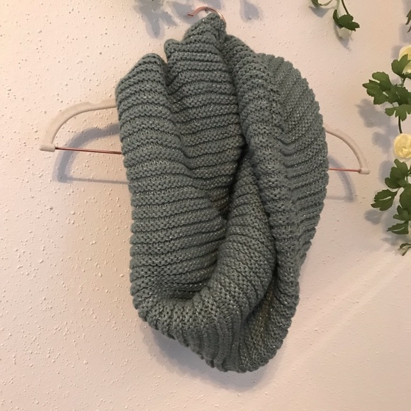 Merona Blanket Scarf & Merona Infinity Scarf - Picture 4 of 4